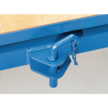 Rear coupling for turntable trucks